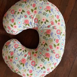 Boppy Nursing Pillow with pillowcase